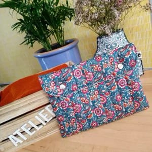 Pochette plate cousue à l'atelier, pochette matelassé avec deux points pressions